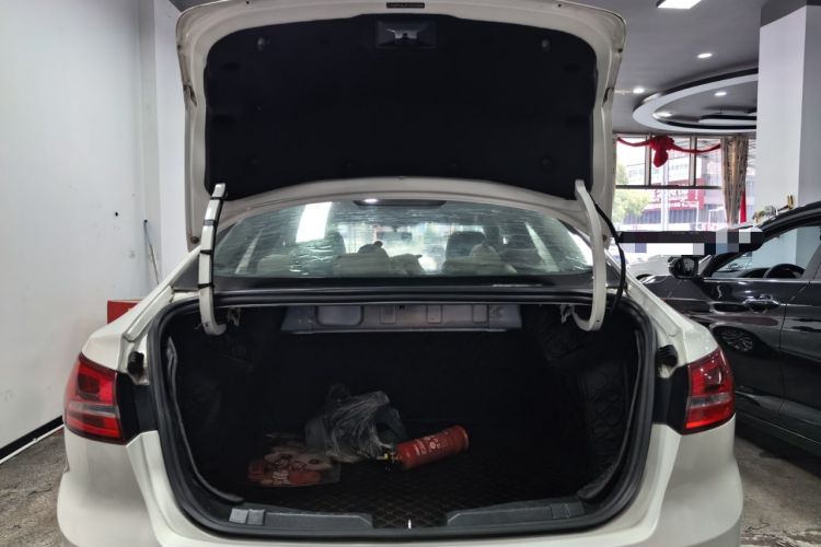 Used Ford Escort 2015 1.5L Automatic Fashion Model Trunk