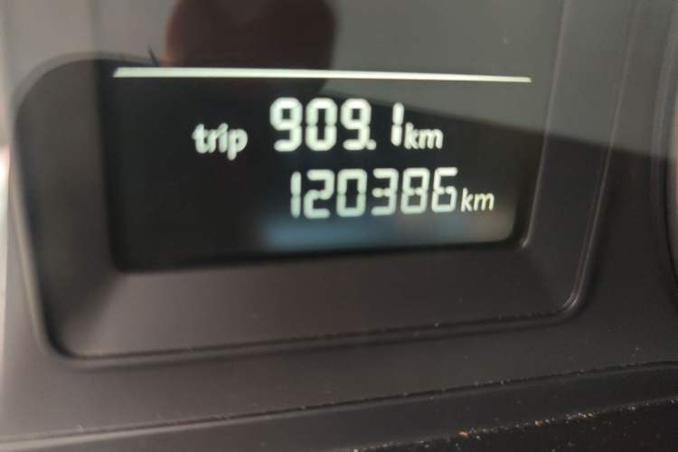 Used Volkswagen Sagitar 2011 1.6L Automatic Comfort Edition Odometer Close Up