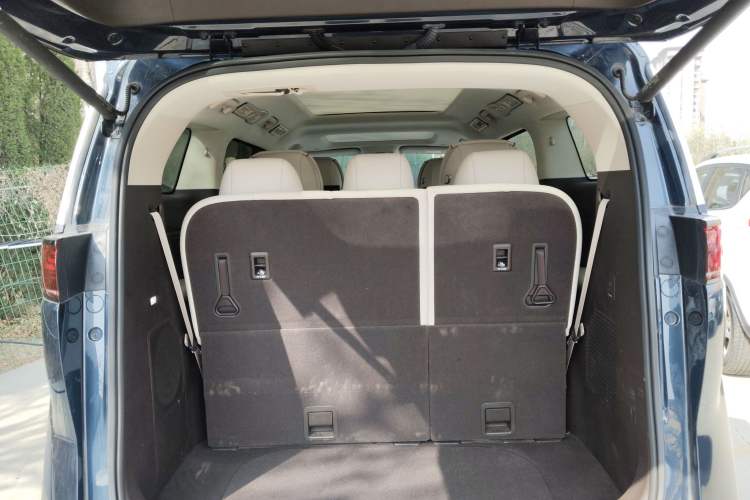 Used Denza D9 2024 DM-i 980 Four-Wheel Drive Flagship Model Trunk