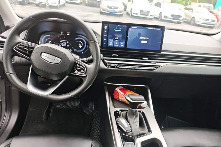 Used Geely Auto Emgrand 2025 4th Generation 1.5L CVT Luxury Version Center Console