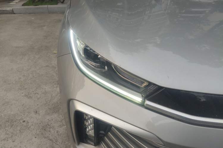 Used EXEED Lingyun 2024 300T Two-Wheel Drive Starlight Edition Right Front Headlight