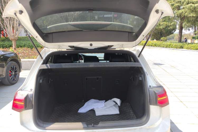 Used Volkswagen Golf 2023 Facelift 280TSI DSG R-Line
