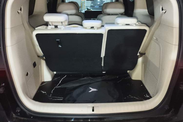 Used VOYAH Dream 2025 PHEV Four-Wheel Drive Prestige Kunpeng Edition