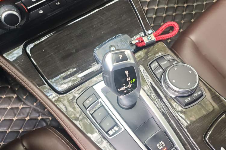 Used BMW 5 Series 2014 525Li Luxury Design Package
