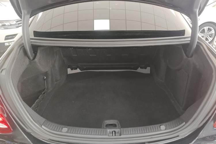 Used Mercedes-Benz E-Class 2018 Facelift E 200 L Sport Edition