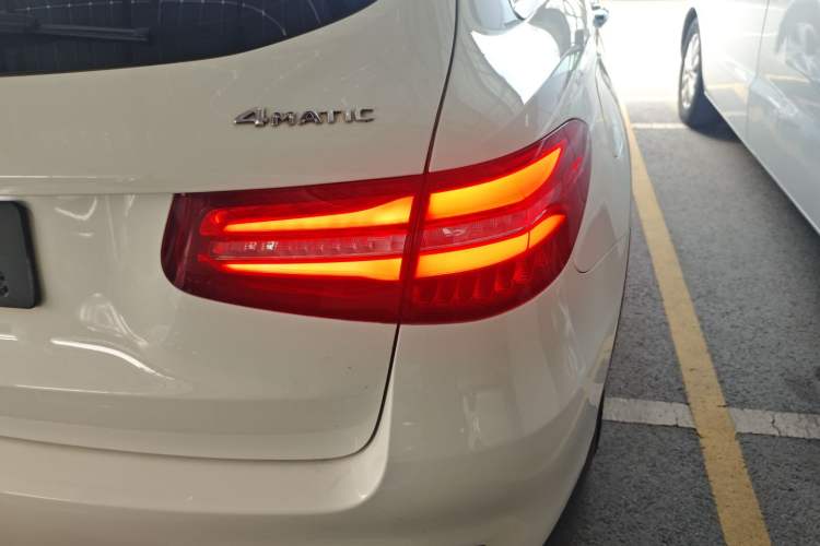 Used Mercedes-Benz GLC 2017 GLC 260 4MATIC Luxury Model