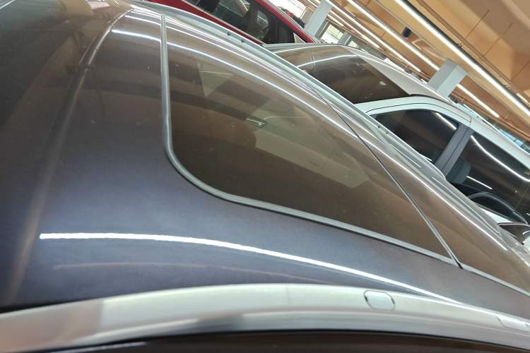 Used Honda Vezel 2015 1.8L CVT 2WD Luxury Model Roof