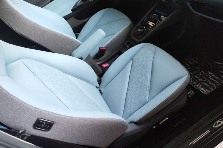 Used Chery New Energy Little Ant 2022 Revised Version Sweet Pink Edition Half-Sugar Version Lithium Iron Phosphate 30.7 kWh 30 kW 301 km Right Front Seat