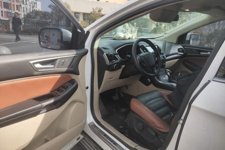 Used Ford Edge 2016 EcoBoost 245 Two-Wheel-Drive Titanium 5-Seater
