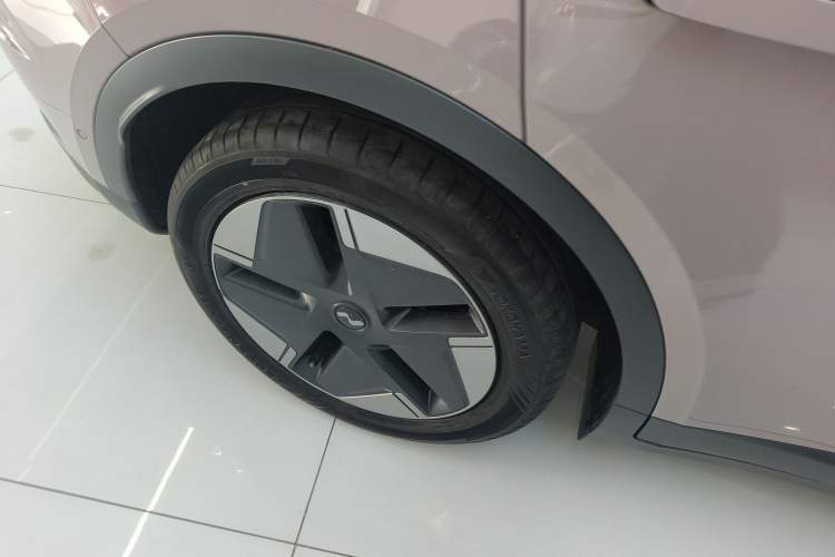 Used ONVO L60 2024 60 kWh Rear-Drive Version Exterior 5