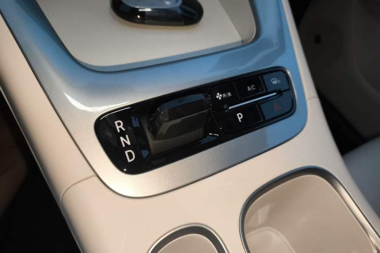 Used Geely Galaxy Geome 2026 Model 310km Youth Edition Gear Lever