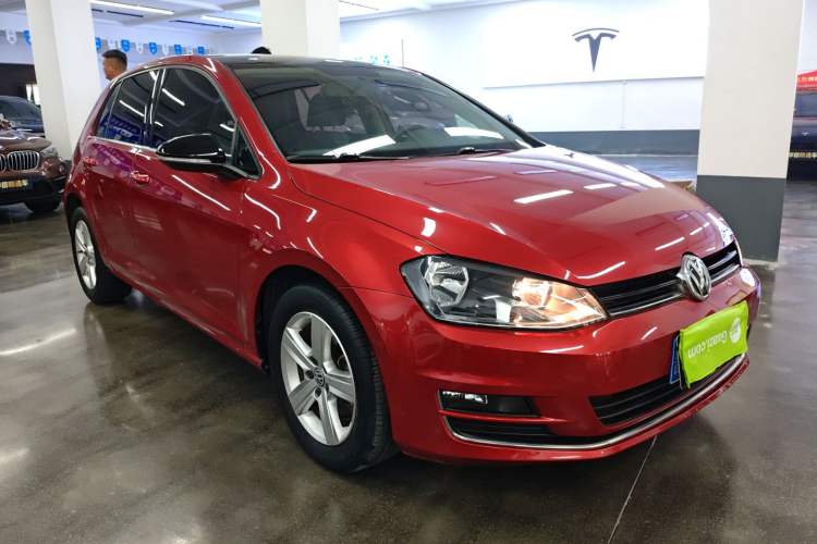 Used Volkswagen Golf 2017 1.6L Automatic Comfort Million-Vehicle Anniversary Edition Front Right 45 Deg
