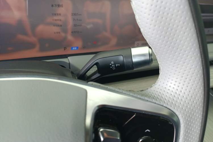 Used Geely Galaxy E8 2024 550 km Range Rear-Wheel-Drive PRO Gear Lever