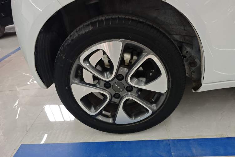 Used ORA White Cat 2020 305 km Luxury Version Right Rear Wheel Hub