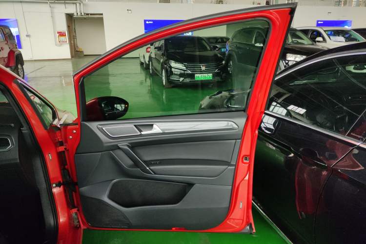 Used Volkswagen Golf Sportsvan 2018 280TSI Automatic Flagship Model
