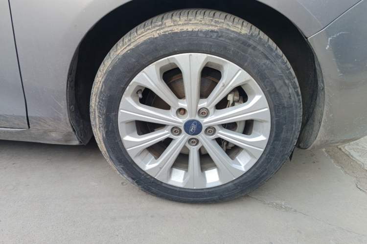 Used Ford Escort 2015 1.5L Automatic Fashion Model Right Front Wheel Hub