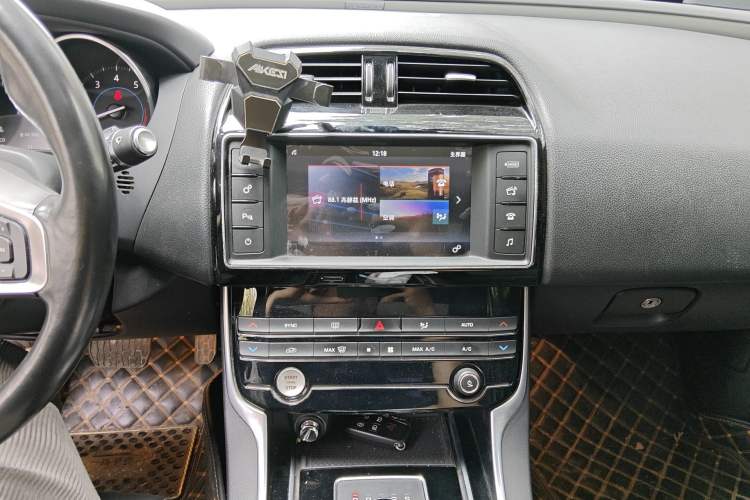 Used Jaguar XEL 2018 2.0T 200 PS Luxury Edition Audio And AC Panel