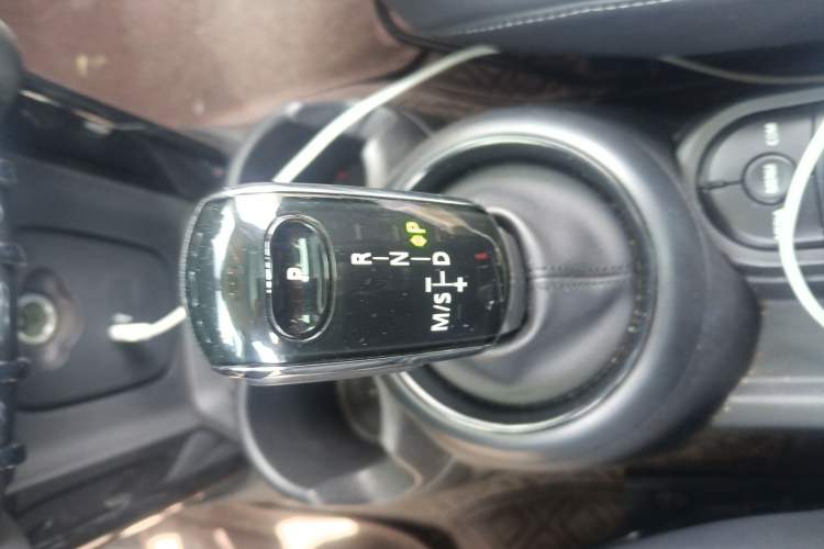 Used MINI 2018 1.5T COOPER Classic Edition Five-Door Version Gear Lever