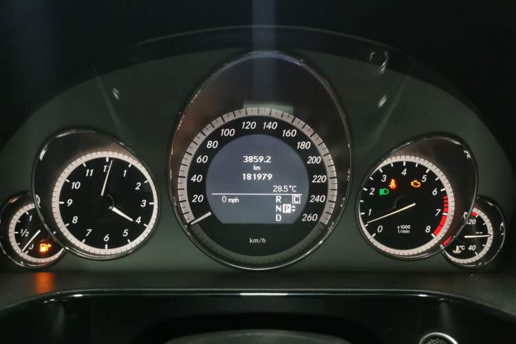 Used Mercedes-Benz E-Class 2010 E 300 L Fashion Model
