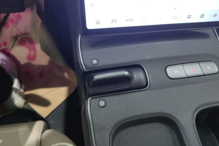 Used Nio ET5 2022 75 kWh Gear Lever