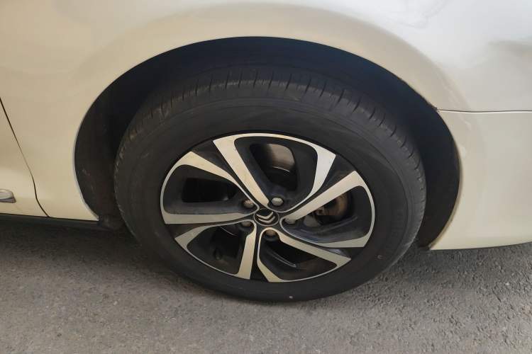 Used Citroen C5 2017 350THP Automatic Luxury Model Right Front Wheel Hub