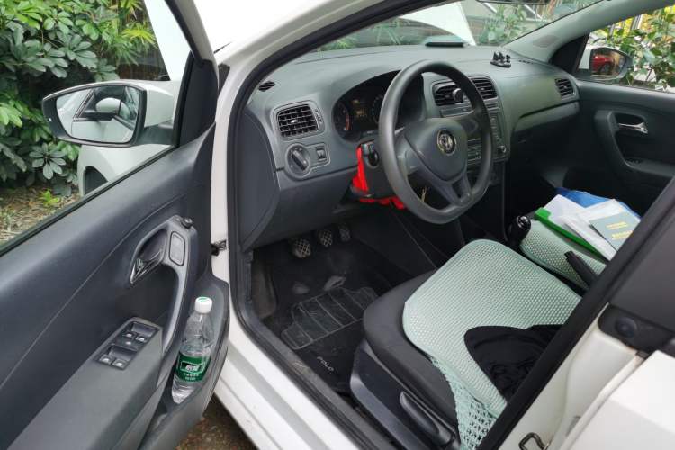 Used Volkswagen Polo 2016 1.4L Manual Fashion Model Driver Seat