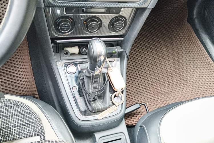 Used Volkswagen Cross Lavida 2014 1.4TSI DSG