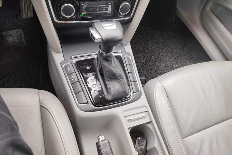 Used Skoda Superb 2009 1.8TSI Automatic Prestige Edition Gear Lever