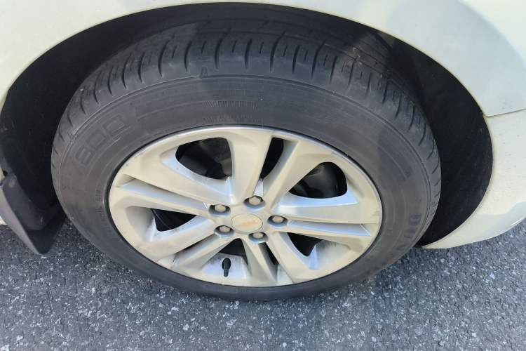 Used Chevrolet Cruze 2016 1.5L Automatic Stylish Sunroof Version Right Front Wheel Hub