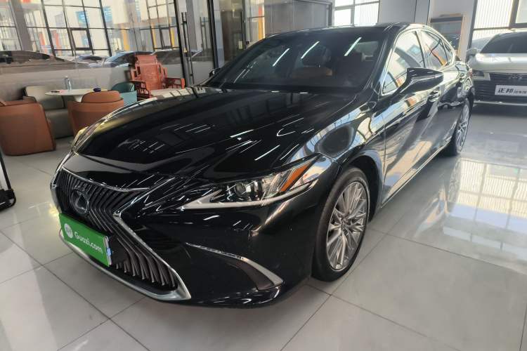 Used Lexus ES 2020 300h Premier Edition
