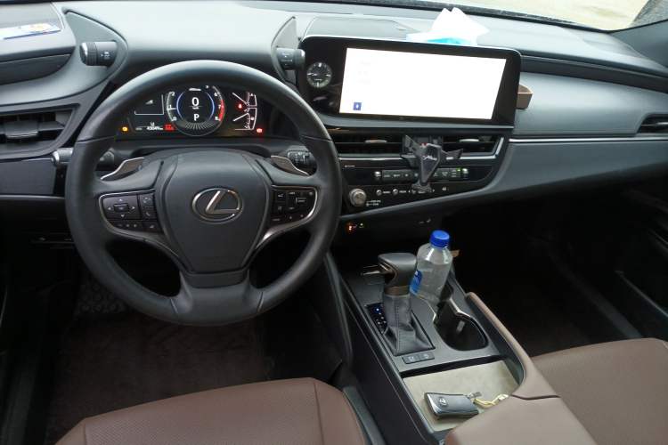 Used Lexus ES 2022 200 Excellence Edition Center Console
