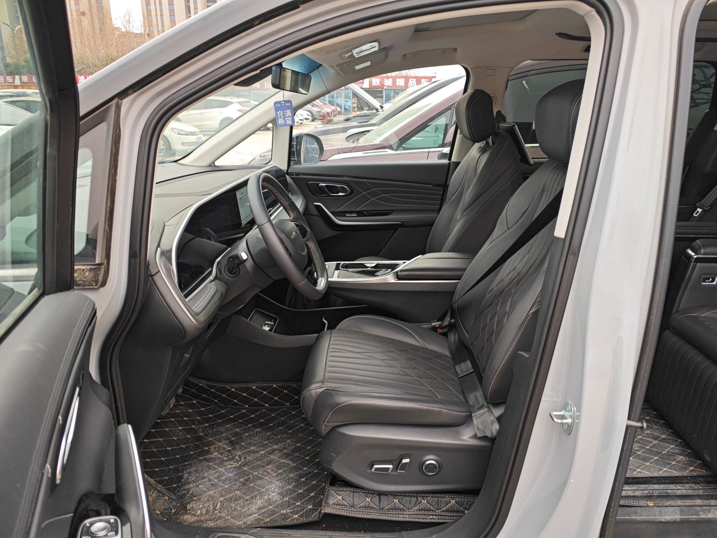 Переднее сиденье в автомобиле