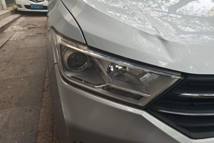 Used Wuling Hongguang 2018 1.5L S Standard Version L2B Right Front Headlight