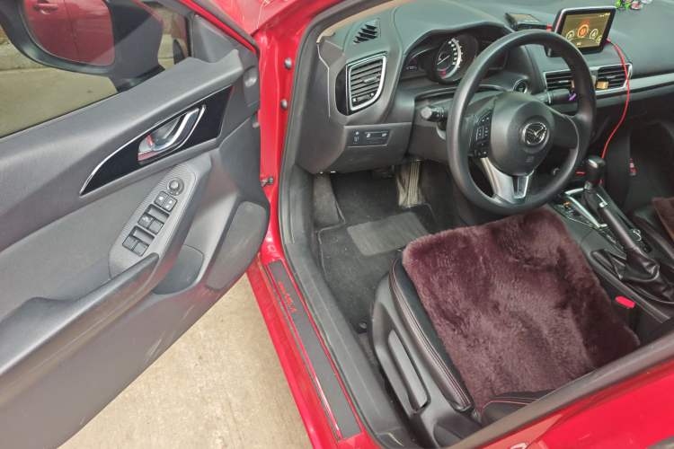 Used Mazda Mazda 3 Axela 2016 Sedan 1.5L Automatic Luxury Model
