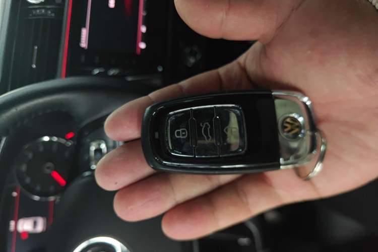 Used Volkswagen Phideon 2018 Revised Version 380TSI Two-Wheel Drive Business Edition Vehicle Key