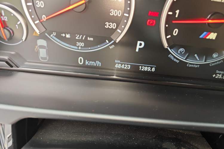 Used BMW X6 M 2015 X6 M Odometer Close Up