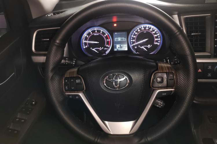 Used Toyota Highlander 2015 2.0T Four-Wheel Drive Luxury Edition 7-Seater Steering Wheel