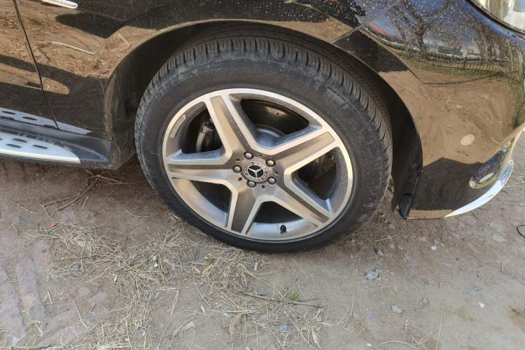 Used Mercedes-Benz GLE 2018 GLE 400 4MATIC Exclusive Edition Right Front Wheel Hub