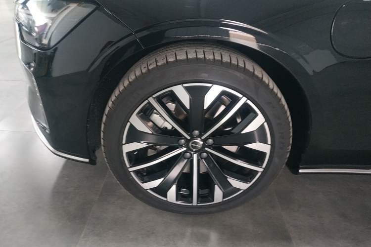 Used Volvo S90 New Energy 2026 Plug-in Hybrid Four-Wheel Drive Long-Range Zhiyi Luxury Edition