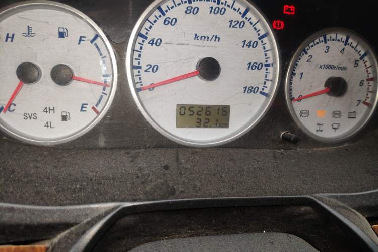 Used Golden Dragon Hiace 2010 2.0T Standard-Wheelbase Advanced Edition D20A Odometer Close Up