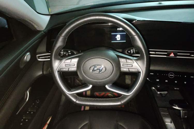 Used Hyundai Elantra 2021 1.5L CVT LUX Prestige Edition
