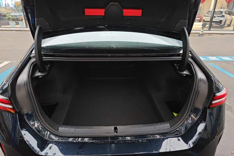 Used BMW 5 Series 2025 530Li Luxury Edition M Sport Package
