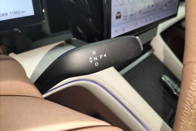 Used BYD Xia 2025 DM-i 1.5T 180km Excellence Model Gear Lever