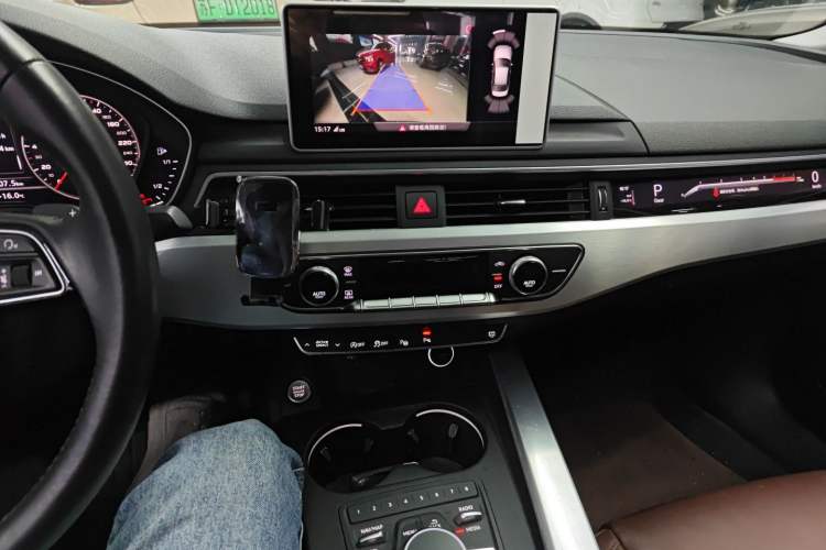 Used Audi A4L 2019 40 TFSI Fashion Edition China VI Emission Standard Audio And AC Panel