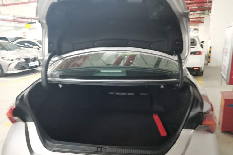 Used Toyota Avalon 2019 Dual-Engine 2.5L Luxury Edition China VI Standard