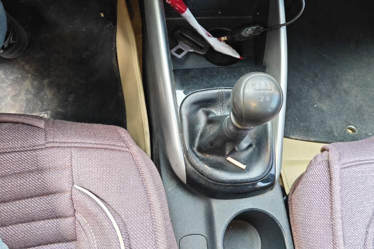 Used Kia Forte 2014 1.6L MT GL Gear Lever