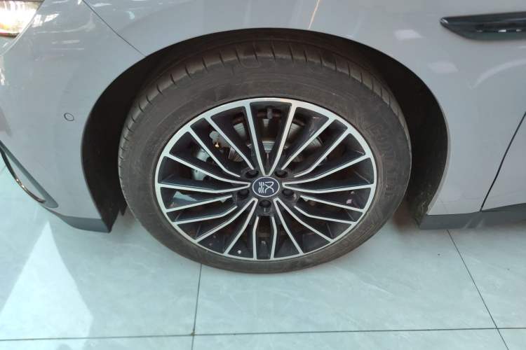 Used BYD Han 2025 DM-i Intelligent Driving Edition 125KM LiDAR Flagship Model
