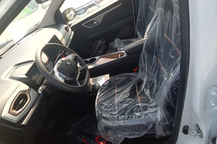 Used JAC Yiwei E10X 2024 Charming Edition 301km Lite
