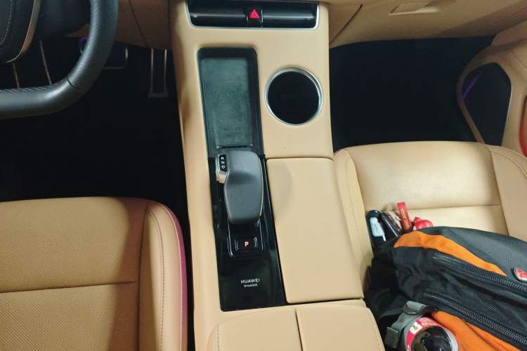 Used Hima AITO M5 2022 Extended-Range Four-Wheel Drive Performance Version Gear Lever