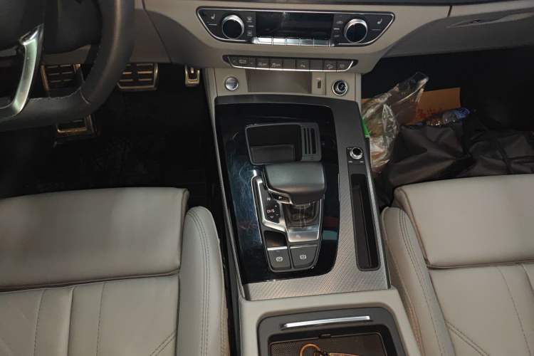 Used Audi Q5L 2023 40T Luxury Dynamic Model Gear Lever